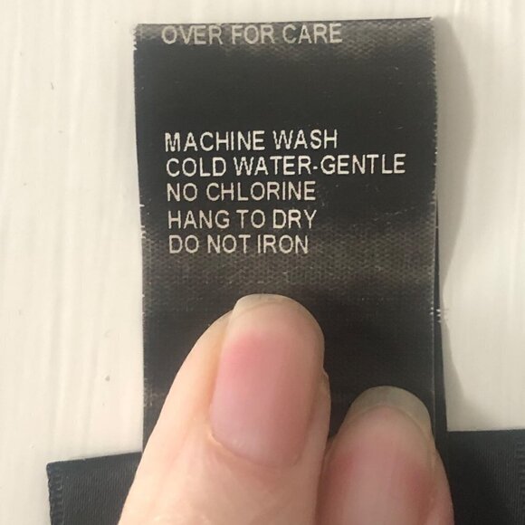 Woman's Plus Size Baranda Sleeveless Surplice Blouse with Asymmetrical Hemline B - Picture 5 of 7